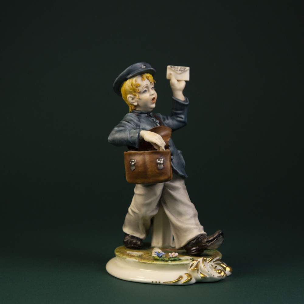 Фарфоровая мануфактура Capodimonte «Почтальон»