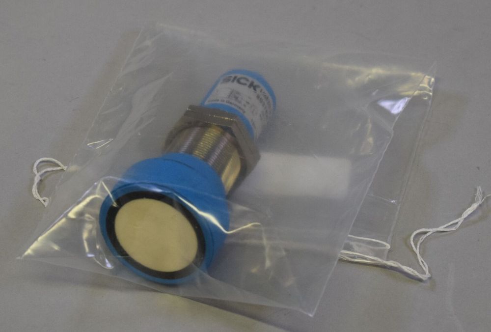 Ультразвуковой датчик SICK UM30-214112