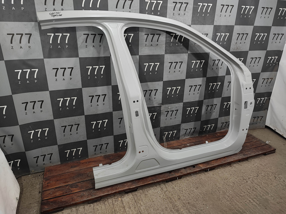 Боковина правая Geely Tugella 19-нв Новая Оригинал 5038074100C15