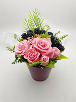 Букет «Ежевика в розах»