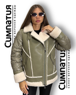 Куртка-кожанка до -20 в оливковом цвете с декоративным воротником и деталями