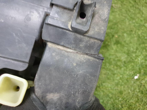 Битая Фара правая Genesis G70 (2017-2021) LED