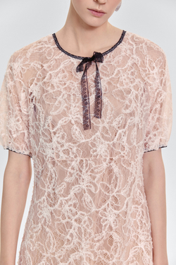 Платье коктейльное из кружева