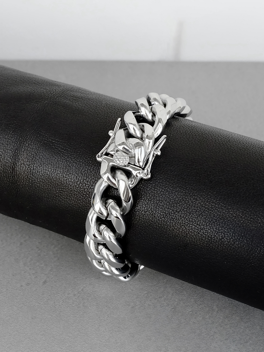 Мужской браслет из стали, застежка - коробочка