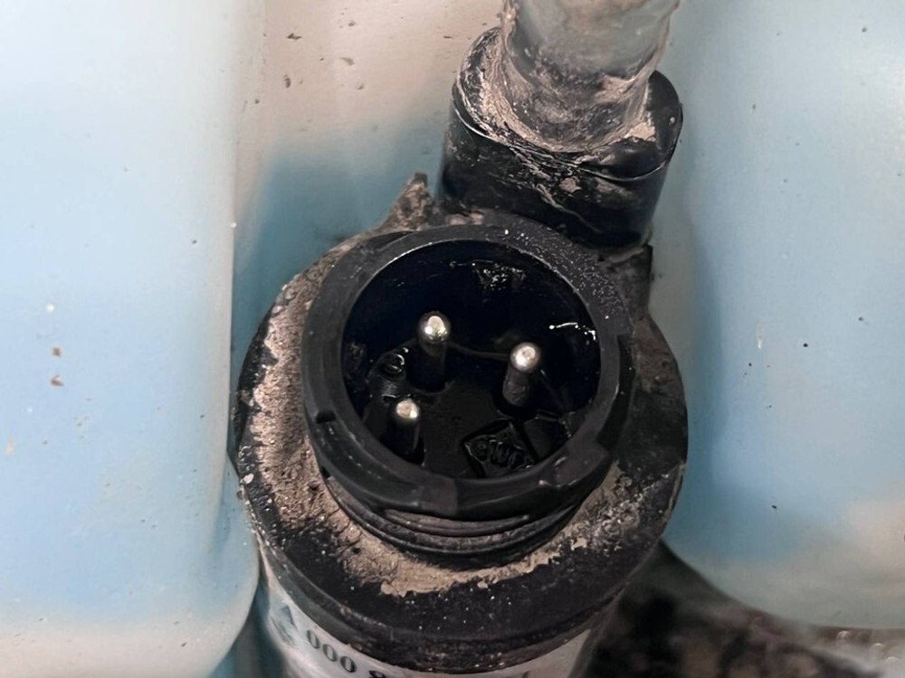 Бачок омывателя лобового стекла