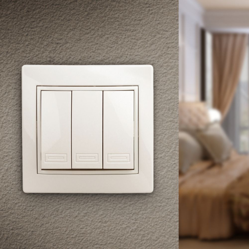 1-106-02 Intro Выключатель тройной, 10А-250В, IP20, СУ, Plano, сл.кость