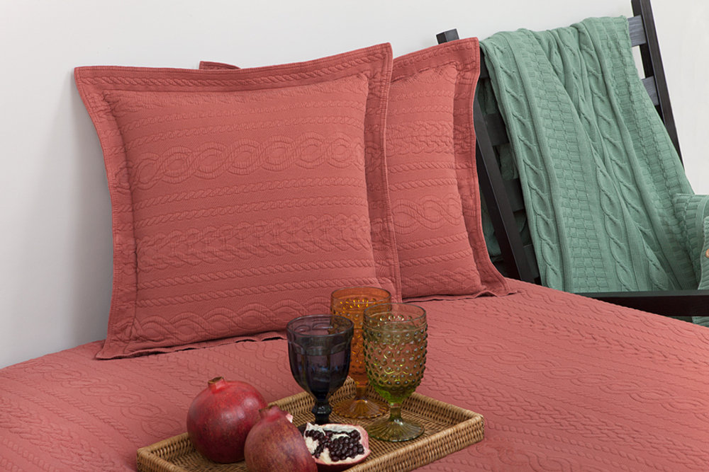 Элитная наволочка декоративная Зефир гранатовая от Luxberry Португалия