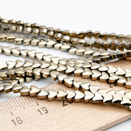 Гематит Сердце бусины (имитация), цвет золотистый, размер около 3,8 мм, цена за отрезок 19 см (1/2 нити)