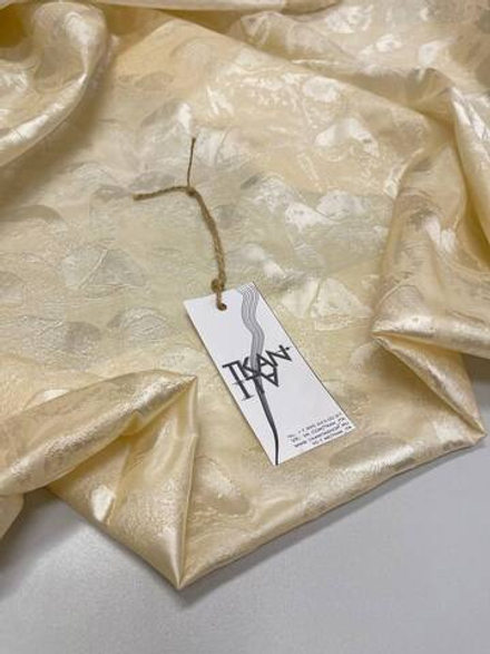 Плательно-костюмный фактурный смесовый жаккард (65%вискоза/30%шелк/5%пэ, Разбеленное топленое молоко, 145, 200 гр/м2)