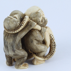 Нэцкэ Осьминог с тремя обезьянами (мамонт)