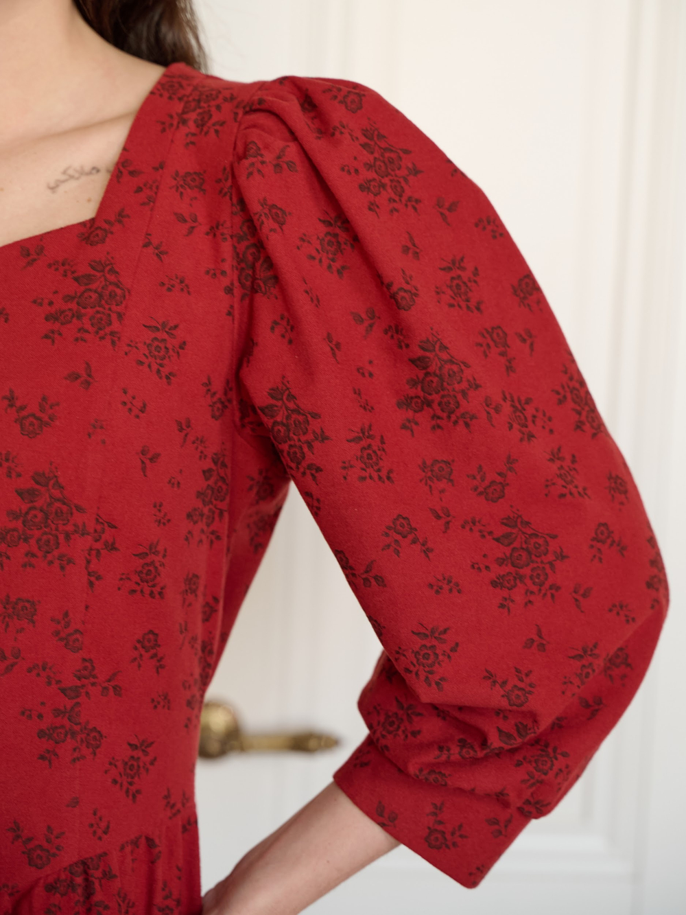 Платье с вырезом-сердечко