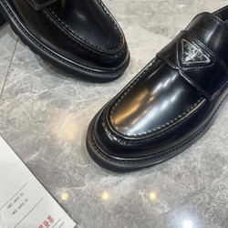 Лоферы Prada