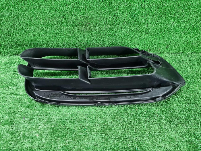 Решетка бампера левая Mini Countryman F60 (16-23)