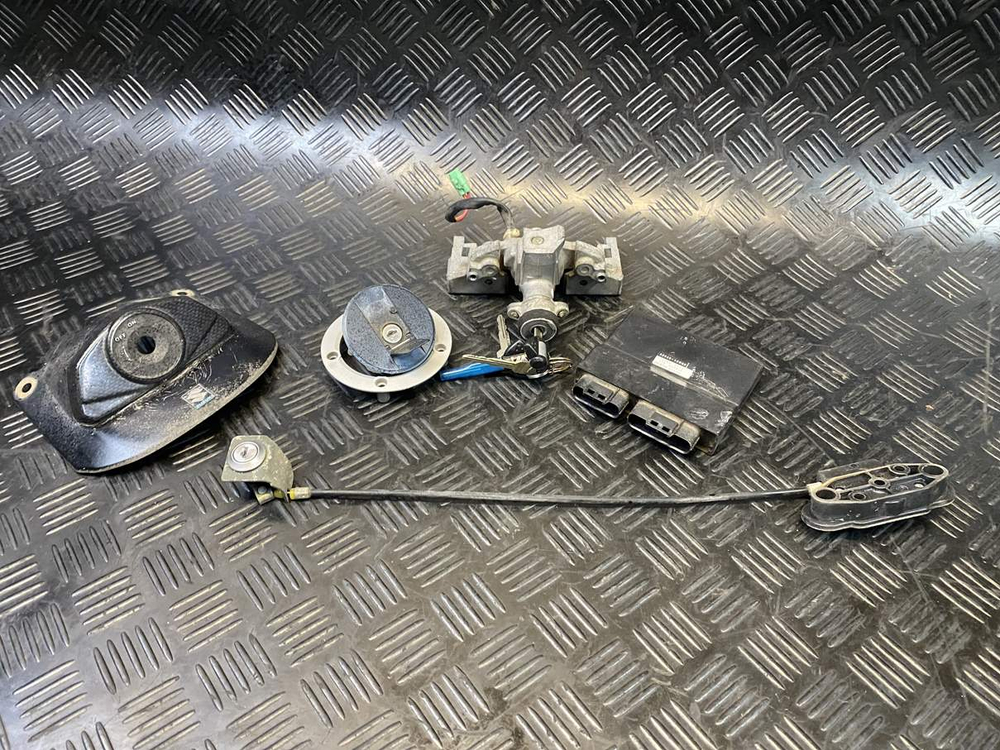 Коммутатор с замками Suzuki GSR400 (GK7DA)