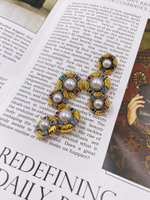 Пуговицы в золотистом и серебристом металле с разноцветными стразами и белым жемчугом