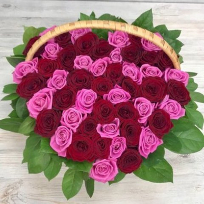 Сердце из 51 розы