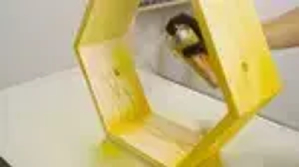 Лак акриловый глянцевый аэрозольный DECORIX в баллончике 520 мл прозрачный бесцветный для любых поверхностей