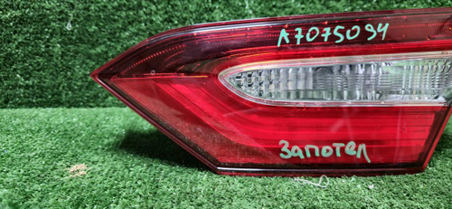 Фонарь правый внут Toyota Camry xv70 17-нв галоген