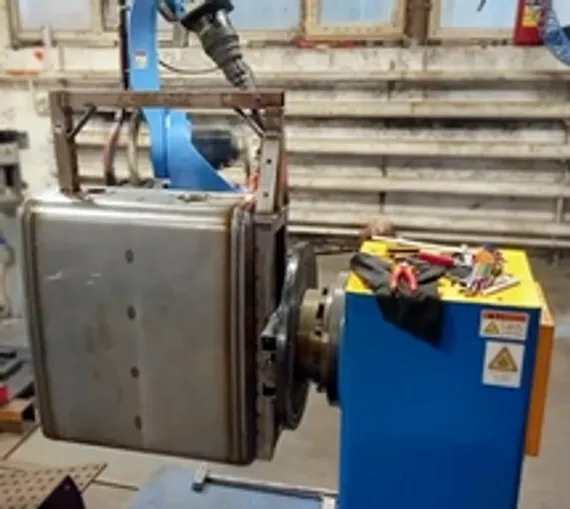 Двухосевой L-образный поворотный стол WB2L для сварочных роботов