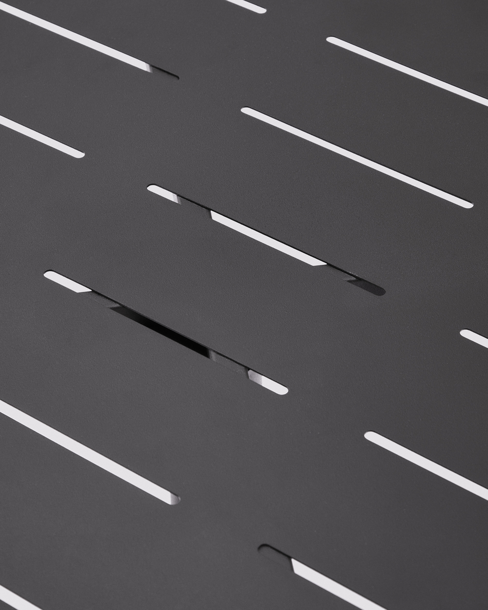 Уличный стол Brai из темно-серой оцинкованной стали 70 x 70 см