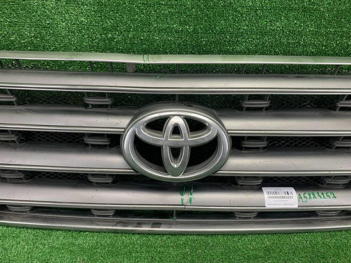 Решетка радиатора Toyota Land Cruiser 200 (2007-2012)