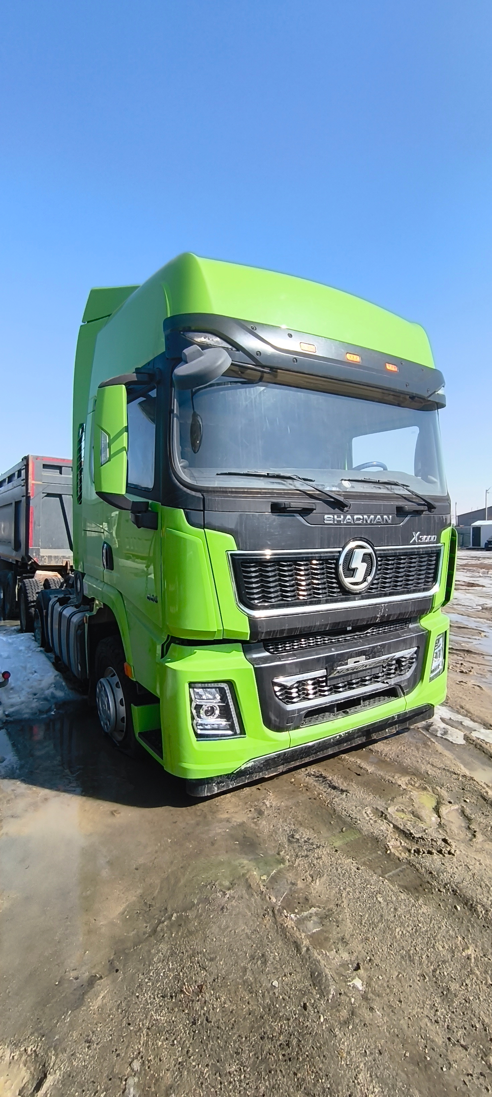Shacman (Shaanxi) SX* 6x4 Седельный тягач SX42584W324C (Дизельный, 10,8 л, 441 л.с., МТ)