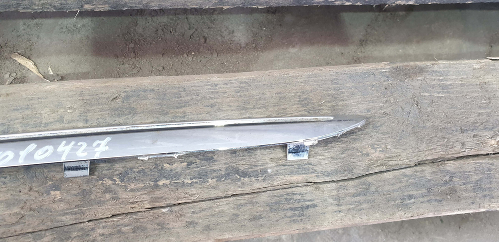 Молдинг решетки радиатора Mercedes E (W213) 16-20 Б/У Оригинал A2138880373