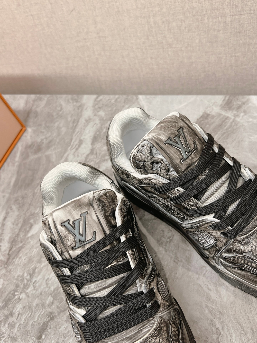 Louis Vuitton Trainer (4 colors)