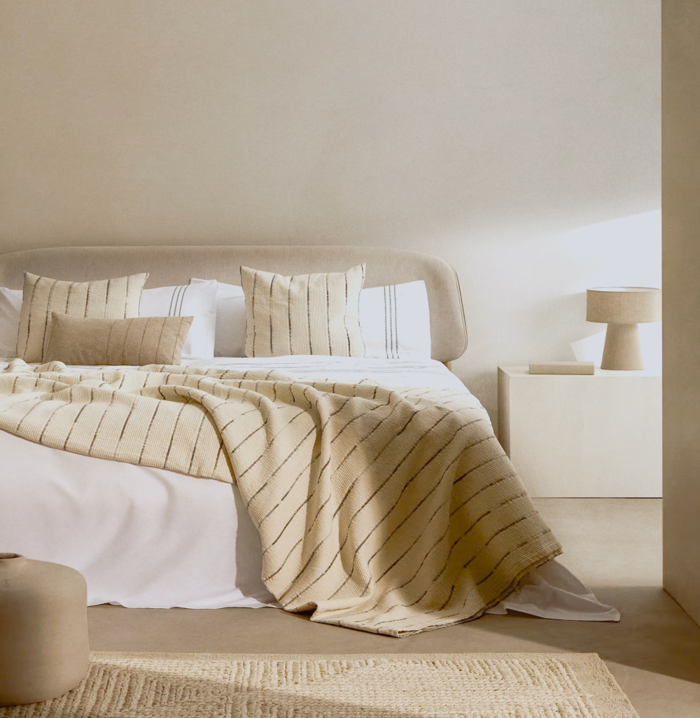 Octavia Кровать из ясеневой фанеры с белым мягким изголовьем 160 x 200 см