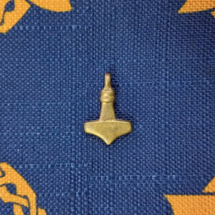 Мьёльнир. Скандинавия 9-10 в.