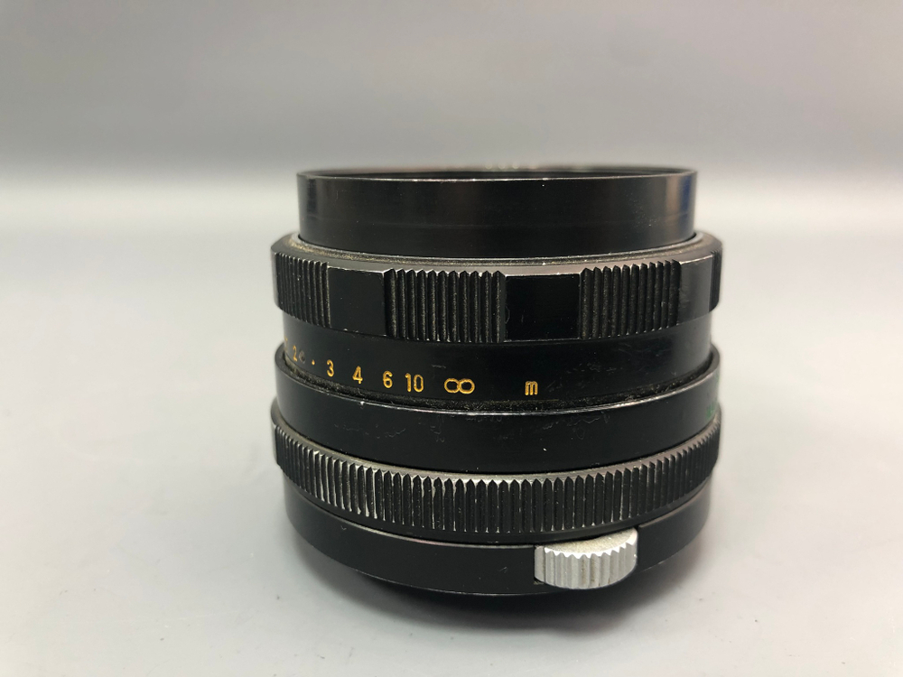 Helios-44M с тугой прокруткой фокусировочного кольца.