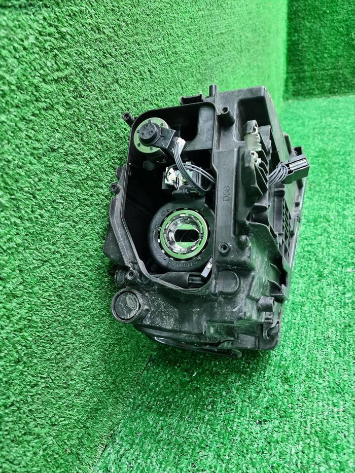 Битая Фара левая Audi Q3 1 8U (2014-2018) ксенон