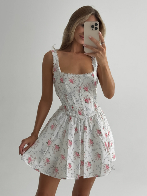 Платье короткое, с цветочным принтом и ажурной окантовкой