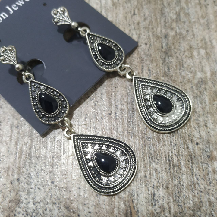 Серьги на англ.заст Bohemia 2 капли чеканка эмаль черная металл античный серебристый