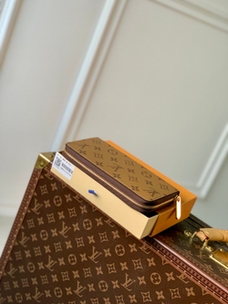 Louis Vuitton Zippy Wallet