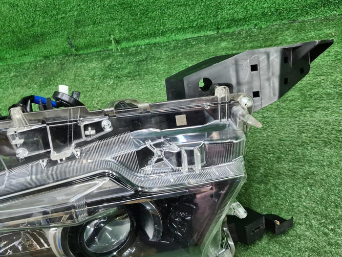 Фара левая Toyota Land Cruiser Prado 150 17-нв LED