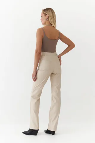 Майка на бретелях  из бамбука цвета тауп