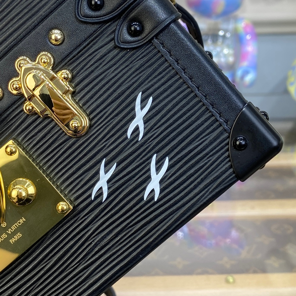 Louis Vuitton Petite Malle