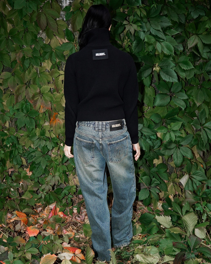 Джинсы-трубы с винтажным эффектом