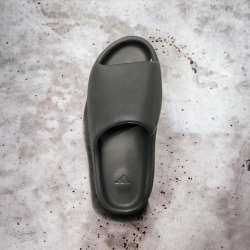 Adidas Yeezy Slide • Onyx