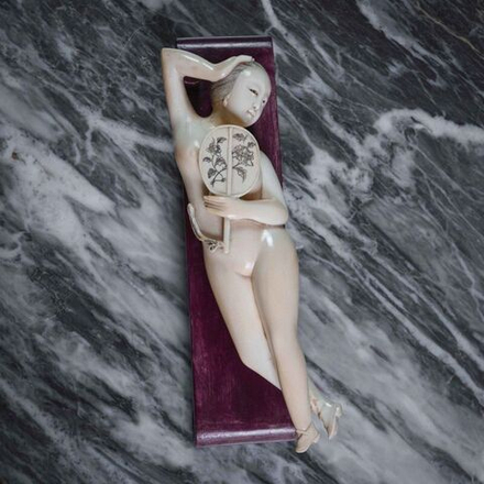 Медицинская кукла из слоновой кости