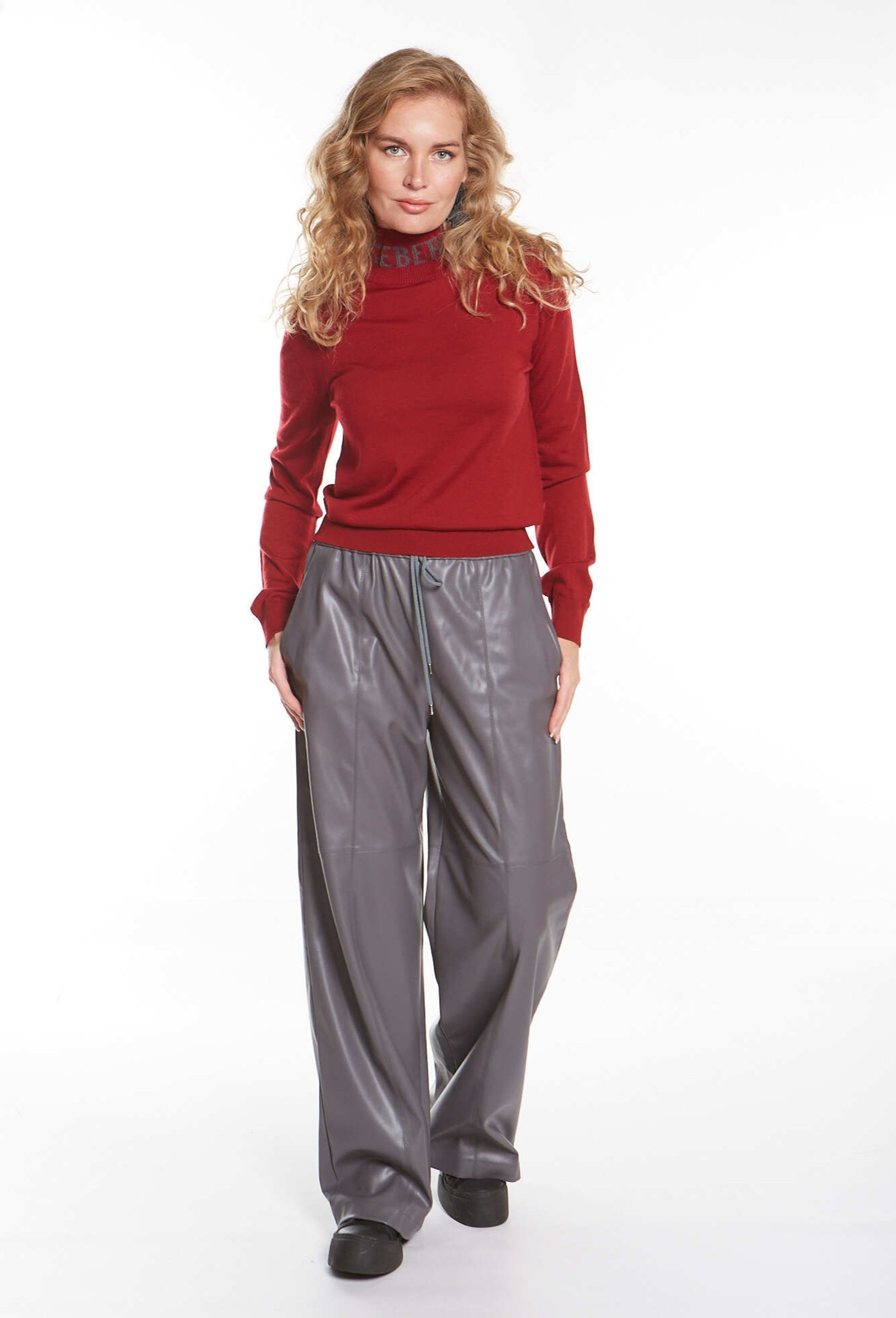 БРЮКИ ИЗ ИСКУССТВЕННОЙ КОЖИ