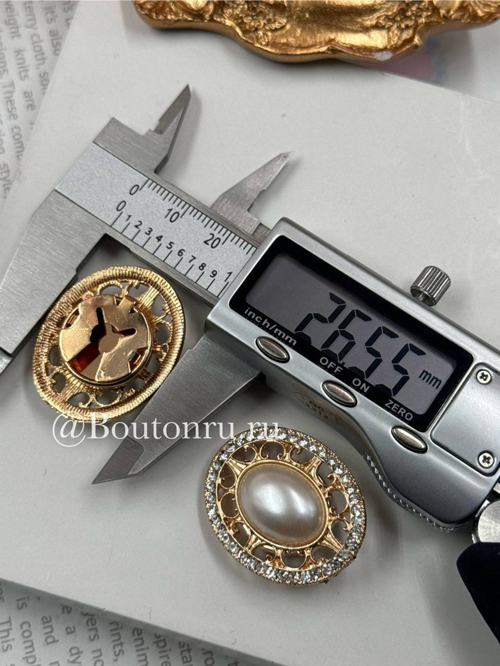 Накладки на пуговицы с жемчугом и стразами скидка