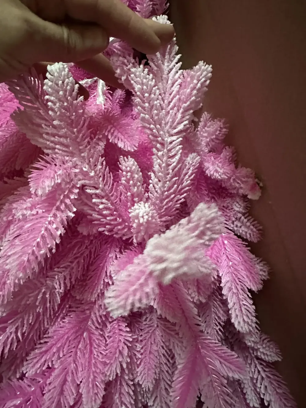 Заснеженная розовая елка «Фэнтези» (Литая хвоя) 120 см / 1,2 м