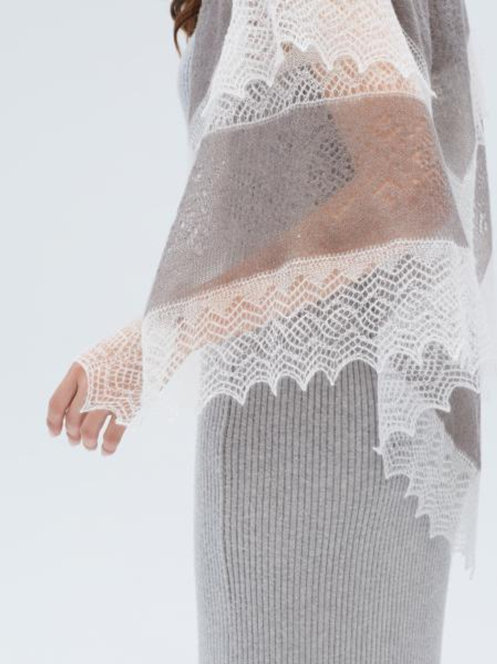 Оренбургский пуховый платок-паутинка АИ100-01/03 белый/серый