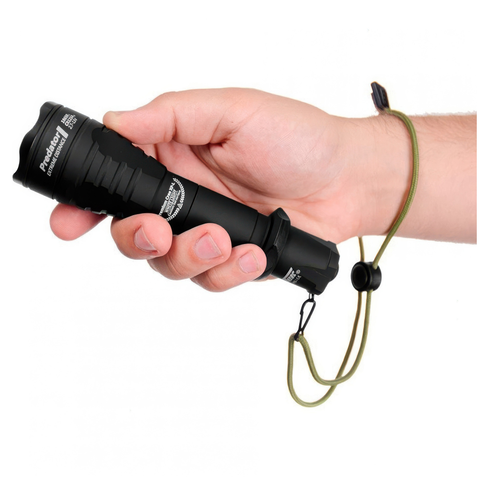 Тактический фонарь Armytek Predator V3 XP-L HI — защита от случайного включения и индикация низкого заряда.