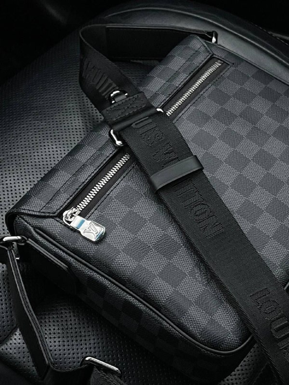 Клатч Louis Vuitton