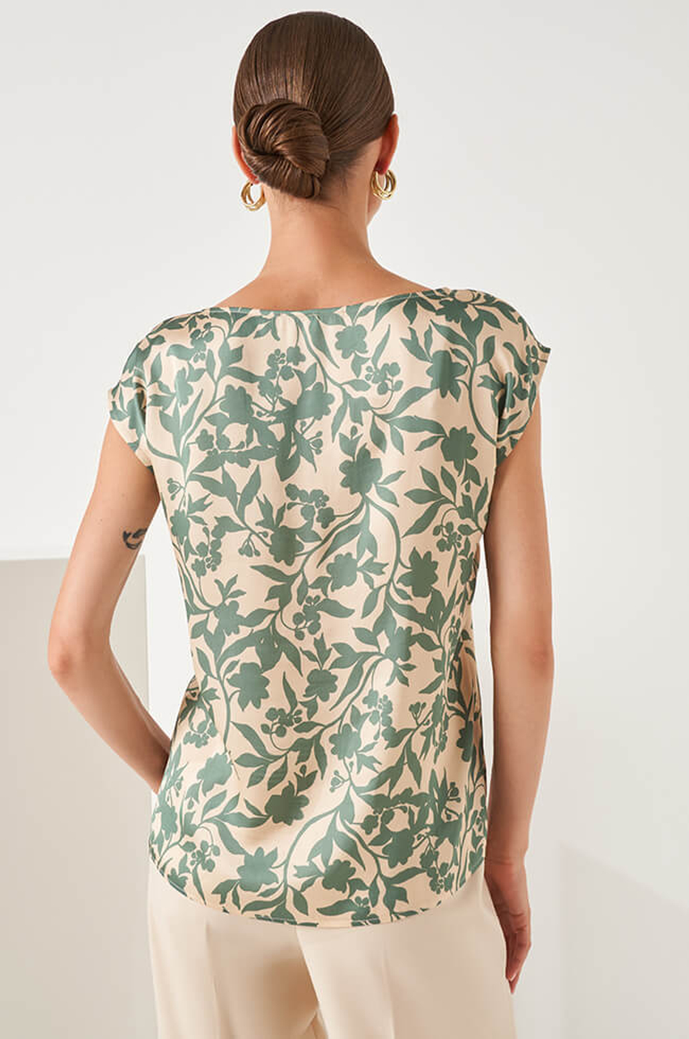 22816 Блузка женская (зеленый принт)