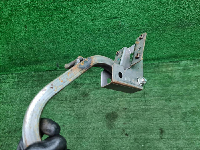 Петля крышки багажника правая VW Polo Sedan 10-20