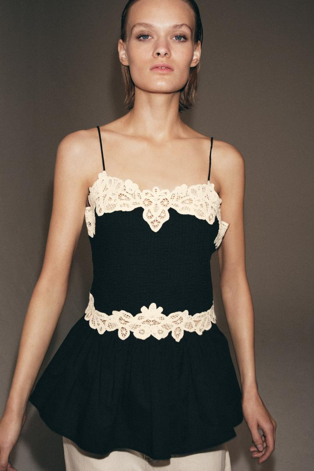 ZARA ТОП С КОНТРАСТНЫМ КРУЖЕВОМ — ZW COLLECTION, БЕЛЫЙ/ЧЕРНЫЙ